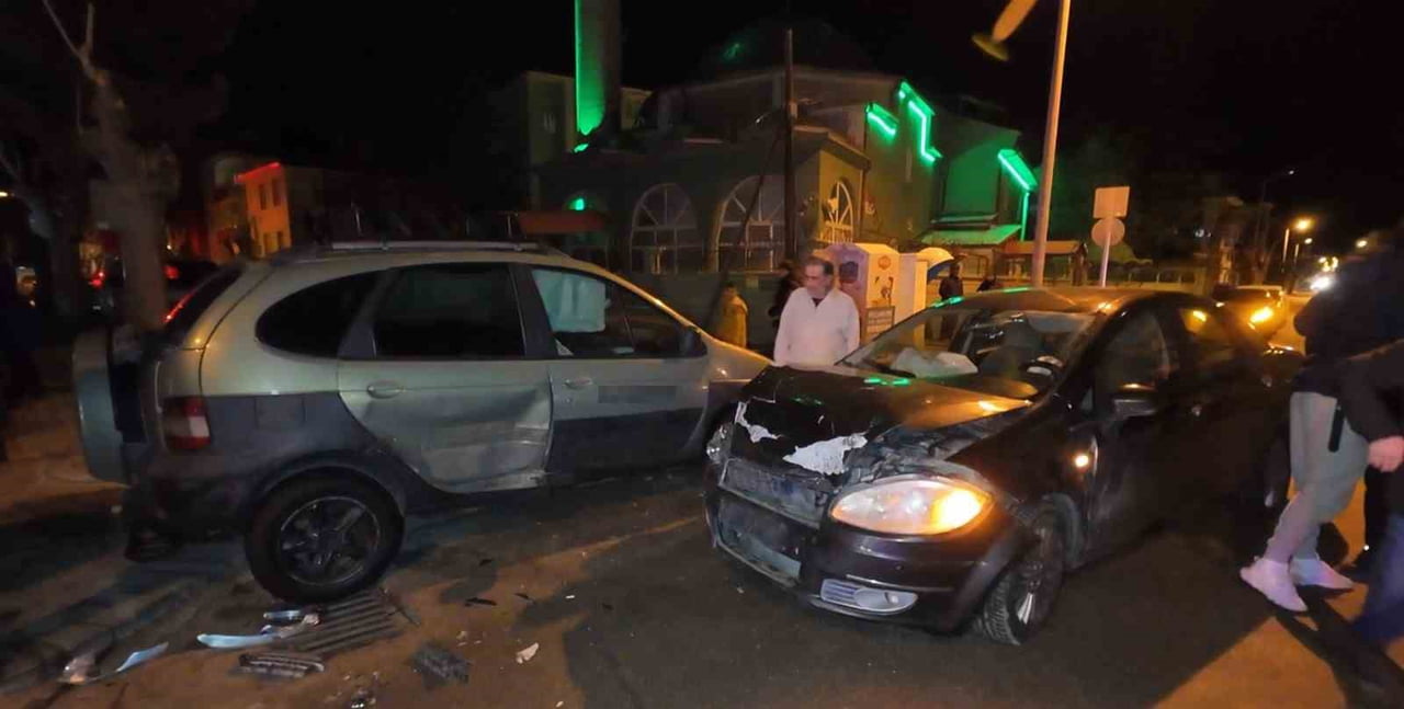 KARAMAN’DA İKİ OTOMOBİLİN ÇARPIŞMASI SONUCU MEYDANA GELEN TRAFİK KAZASINDA 1 KİŞİ...