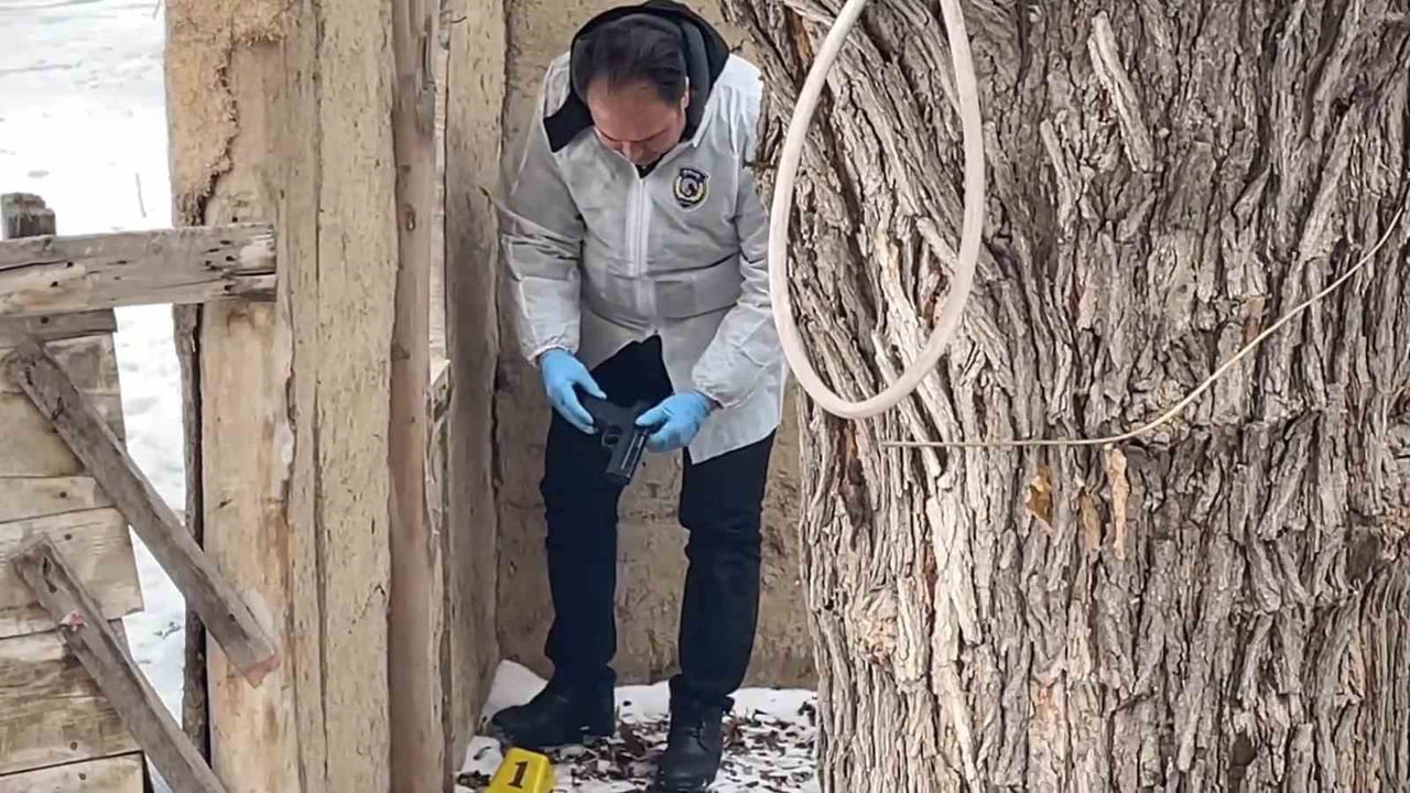 KARAMAN’DA POLİS EKİPLERİNDEN KAÇAN 2 ŞÜPHELİ KOVALAMACANIN ARDINDAN YAKALANDI. ŞAHISLARIN...