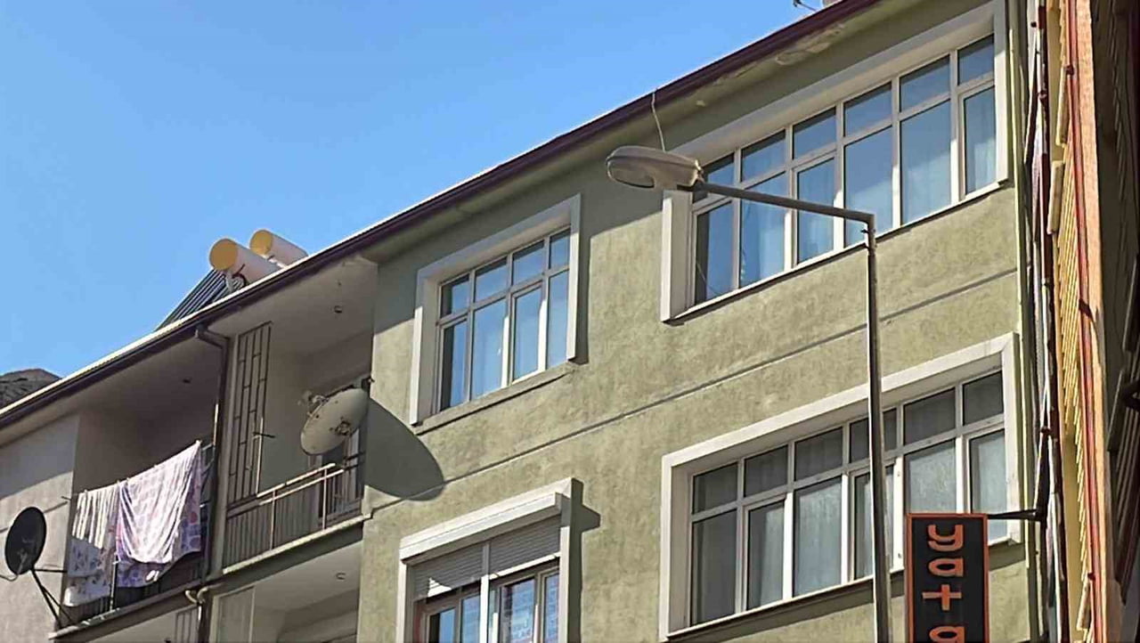 KARAMAN’DA YAKINLARININ KENDİSİNDEN HABER ALAMADIĞI 55 YAŞINDAKİ VEHBİ GENÇYİĞİT, EVİNDE ÖLÜ...