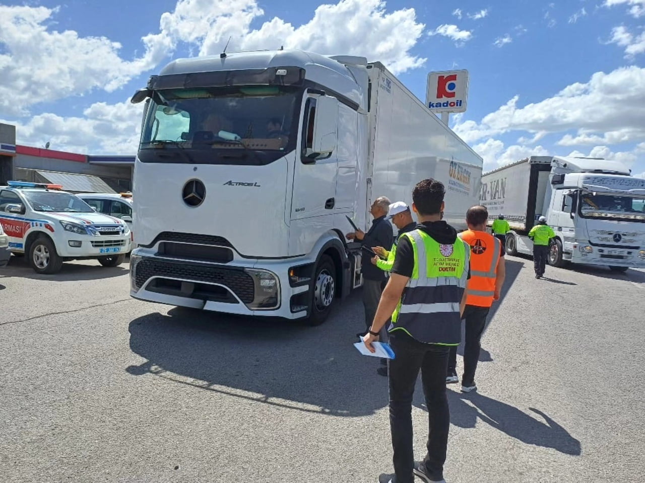 KARAYOLU TAŞIMA MEVZUATI KAPSAMINDA 2025 YILI BOYUNCA 2 BİN 342 YETKİ BELGESİ DÜZENLENEREK...