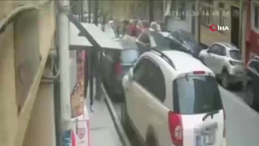 Kargo görevlisi gibi evine girdikleri yönetmeni silahla yaralayan saldırganlar yakalandı