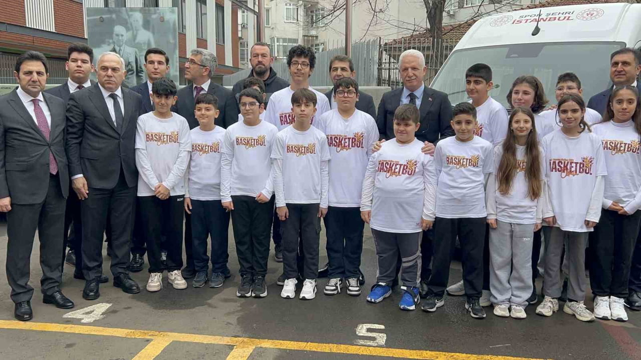 KARNE DAĞITIM TÖRENİNDE KONUŞAN İSTANBUL VALİSİ DAVUT GÜL, "İSTANBUL'UMUZDA DEPREMDEN ÖNCE, 2000...