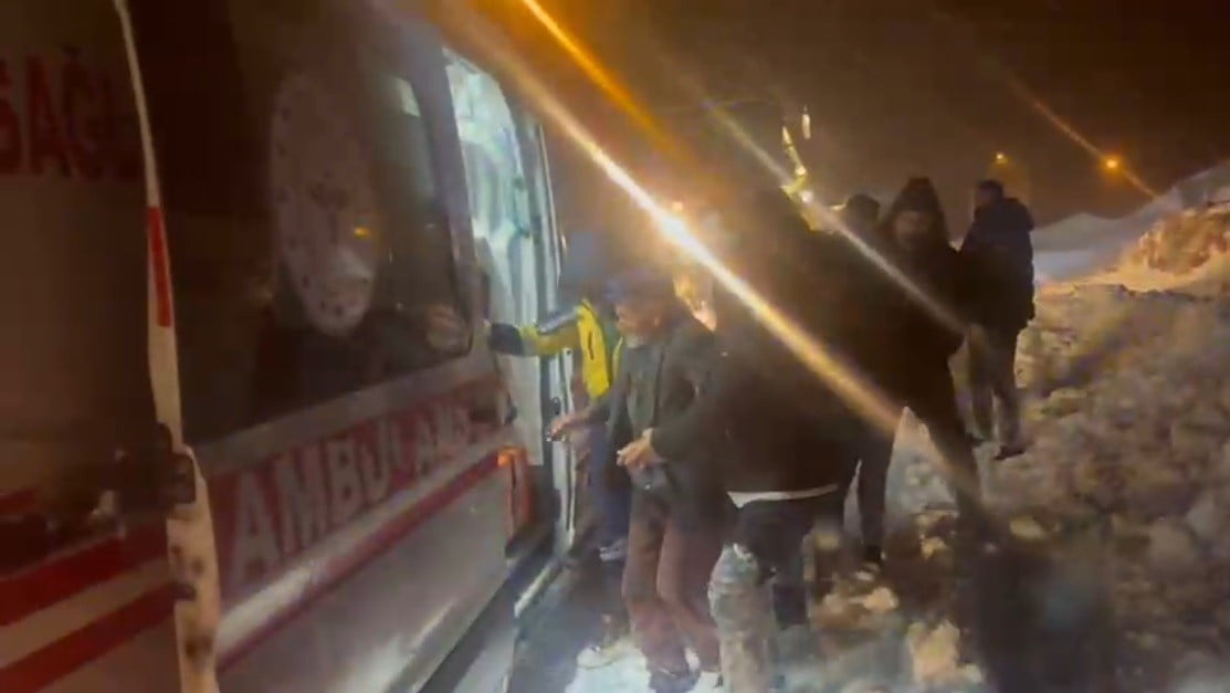 KARS'TA ETKİLİ OLAN YOĞUN KAR YAĞIŞI VE TİPİ HAYATI OLUMSUZ ETKİLEMEYE DEVAM EDERKEN, KAR...