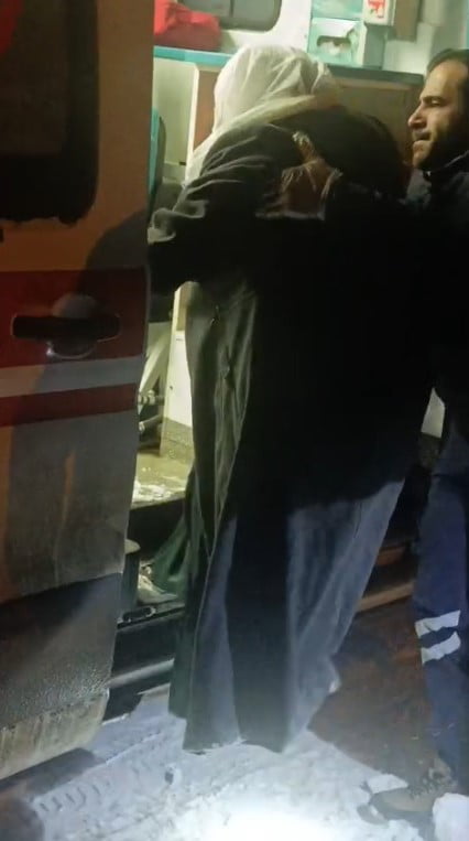 KARS'TA ETKİLİ OLAN YOĞUN KAR YAĞIŞI VE TİPİ NEDENİYLE 32 KÖY YOLU ULAŞIMA KAPANIRKEN, İL ÖZEL...