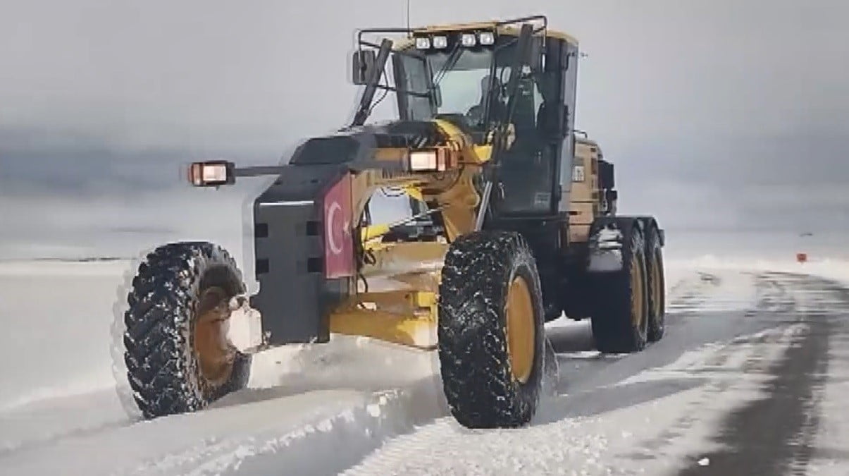 KARS GENELİNDE ETKİLİ OLAN YOĞUN KAR YAĞIŞI VE TİPİ NEDENİYLE 11 KÖY YOLU ULAŞIMA KAPANDI. İL ÖZEL...