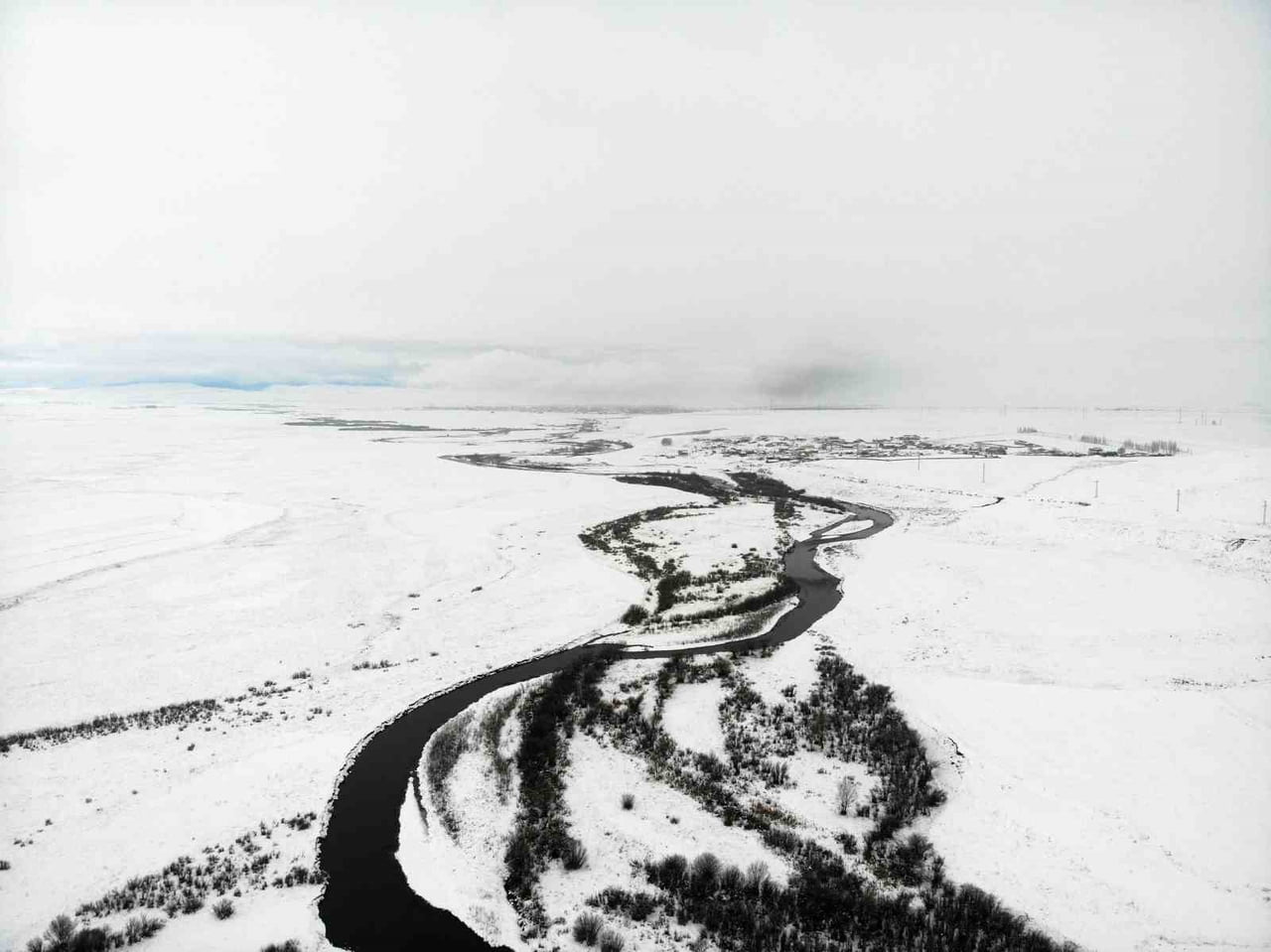 KARS’TA ETKİLİ OLAN YOĞUN KAR YAĞIŞI, HAYATI ZORLAŞTIRSA DA DOĞANIN SUNDUĞU EŞSİZ MANZARALARLA...