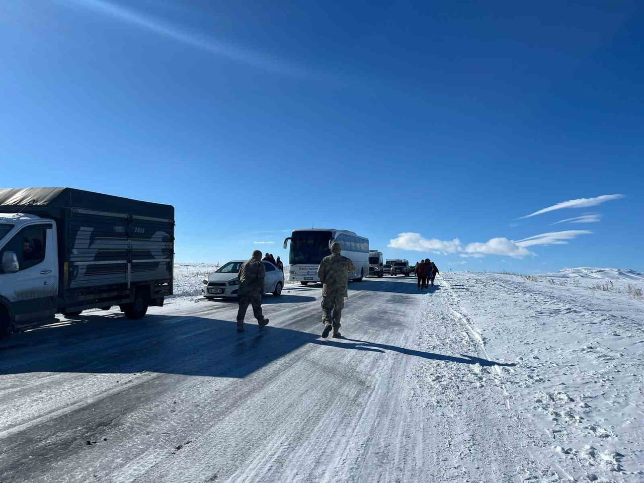 KARS’TA KAR YAĞIŞININ ARDINDAN GECE SAATLERİNDE ETKİLİ OLAN DONDURUCU SOĞUKLAR, HAYATI OLUMSUZ...