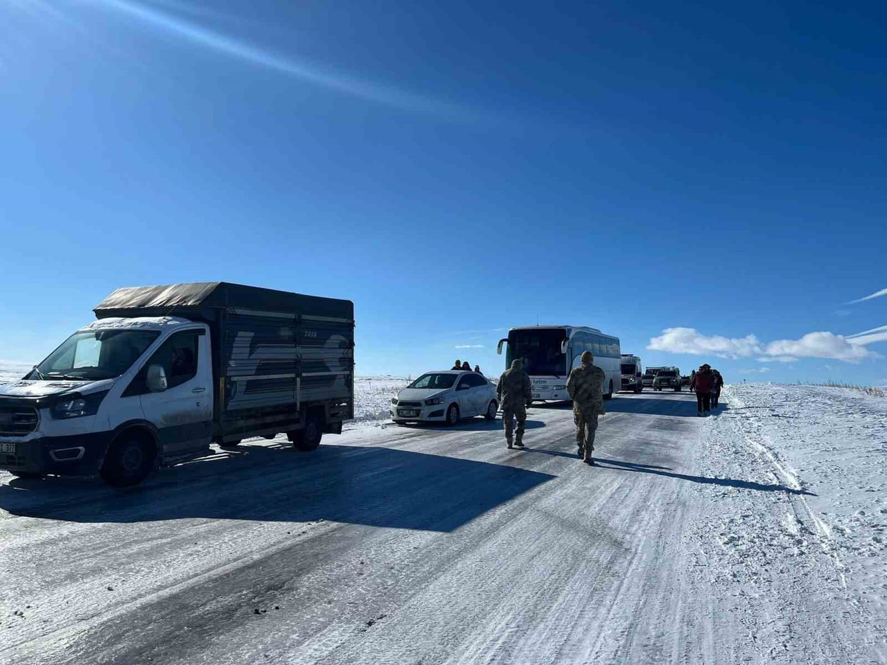 KARS’TA KAR YAĞIŞININ ARDINDAN GECE SAATLERİNDE ETKİLİ OLAN DONDURUCU SOĞUKLAR, HAYATI OLUMSUZ...