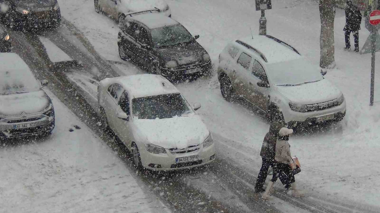 KARS’TA SON 15 YILIN EN YOĞUN KIŞI YAŞANIYOR(KARS-İHA)