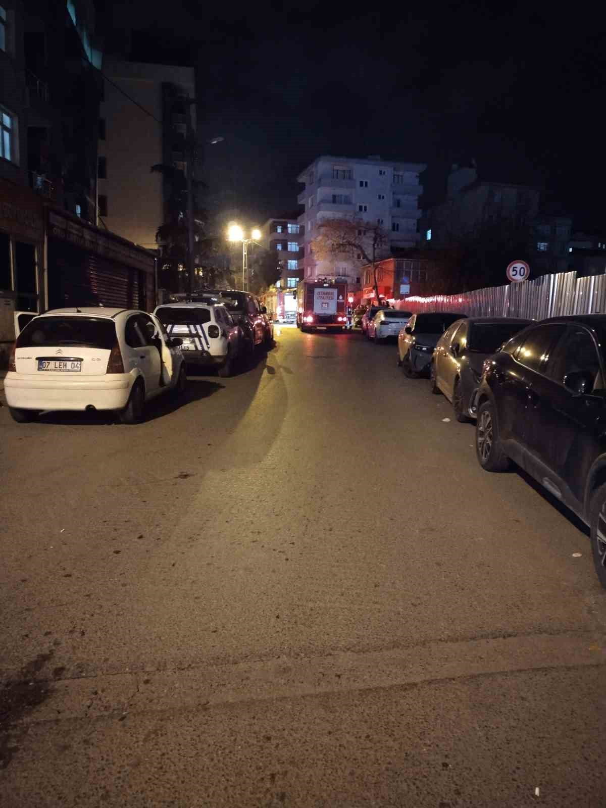 KARTAL'DA 5 KATLI BİNADA YANGIN