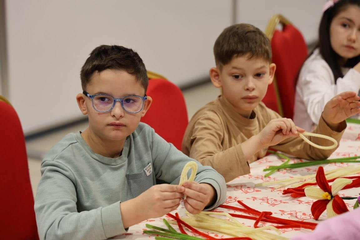 KARTEPE'DE YARIYIL TATİLİNİ DEĞERLENDİREN ÖĞRENCİLER, BELEDİYE TARAFINDAN DÜZENLENEN SANAT...
