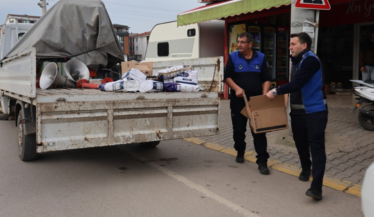 KARTEPE'DE ZABITA EKİPLERİ MARKETLERDE GERÇEKLEŞTİRDİĞİ DENETİMLERDE SON KULLANMA TARİHİ GEÇMİŞ...
