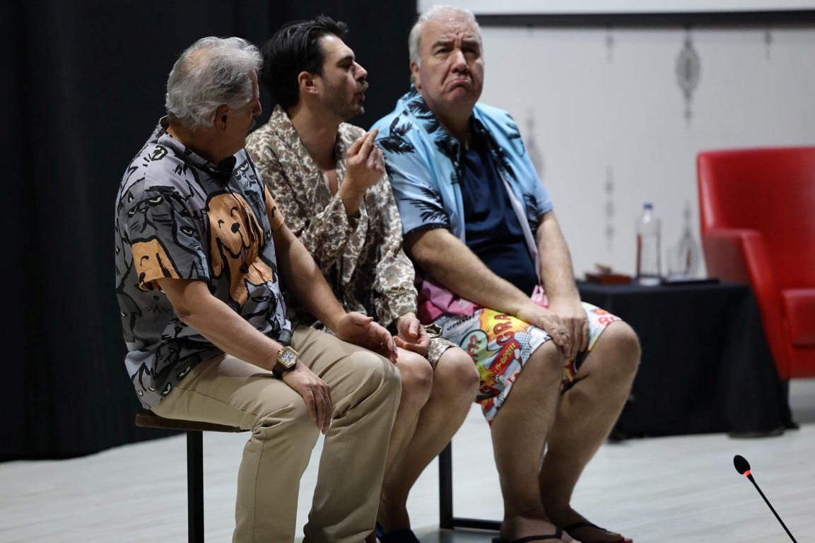 KARTEPE’DE YETİŞKİNLER İÇİN HAZIRLANAN KÜLTÜR-SANAT PROGRAMINDA "ANLAT BAKALIM" ADLI TİYATRO OYUNU...