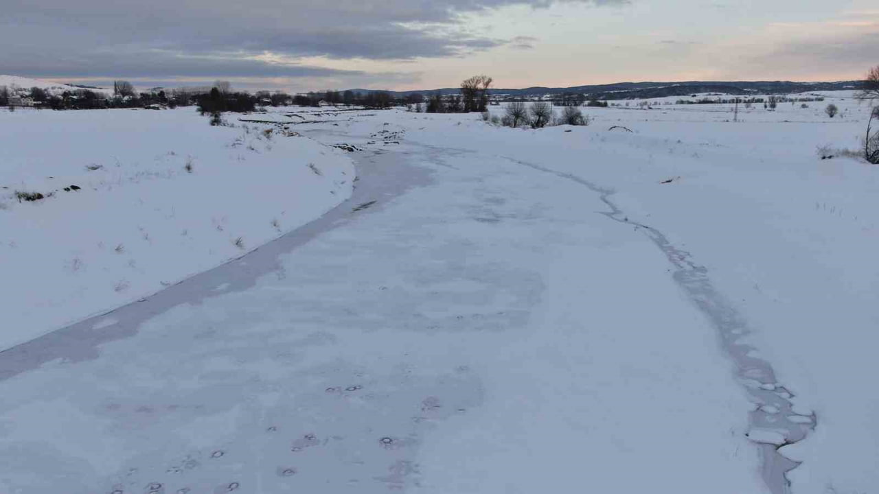 KASTAMONU’DA ETKİLİ OLAN SOĞUK HAVA SEBEBİYLE BİRÇOK BARAJ, DERE VE GÖLET DONDU. DEVREKANİ...