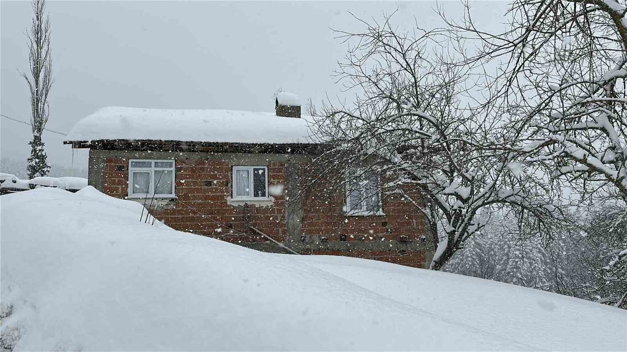 KASTAMONU’DA ÖZELLİKLE SAHİL ŞERİDİ İLE YÜKSEK RAKIMLI YERLEŞİM YERLERİNDEN KAR YAĞIŞI ARALIKLARLA...