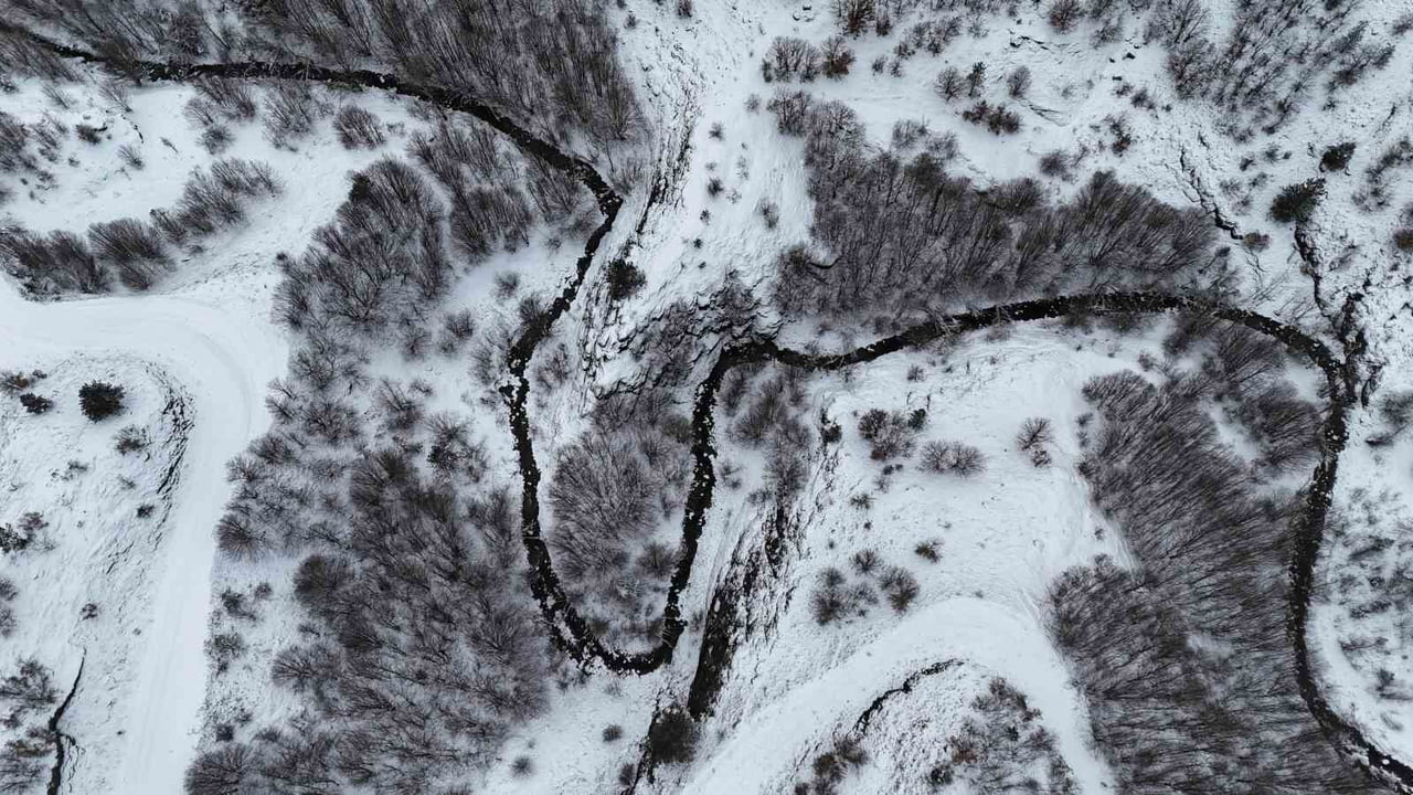 KASTAMONU’NUN İHSANGAZİ İLÇESİNDE ETKİLİ OLAN KAR YAĞIŞI SONRASINDA BEYAZ ÖRTÜYLE KAPLANAN...