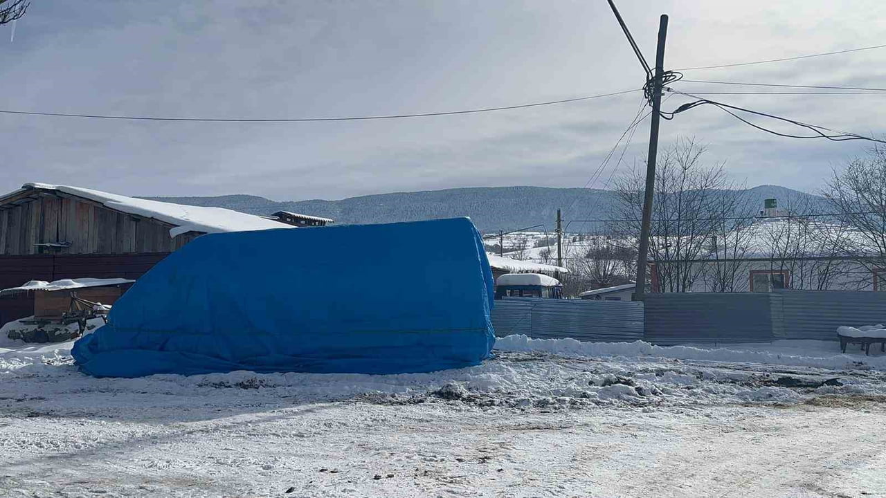 KASTAMONU’NUN İHSANGAZİ İLÇESİNDE MUSTAFA KÜZÜKZENGİN, SOĞUK HAVA NEDENİYLE DONAN VE ÇALIŞMAYAN...