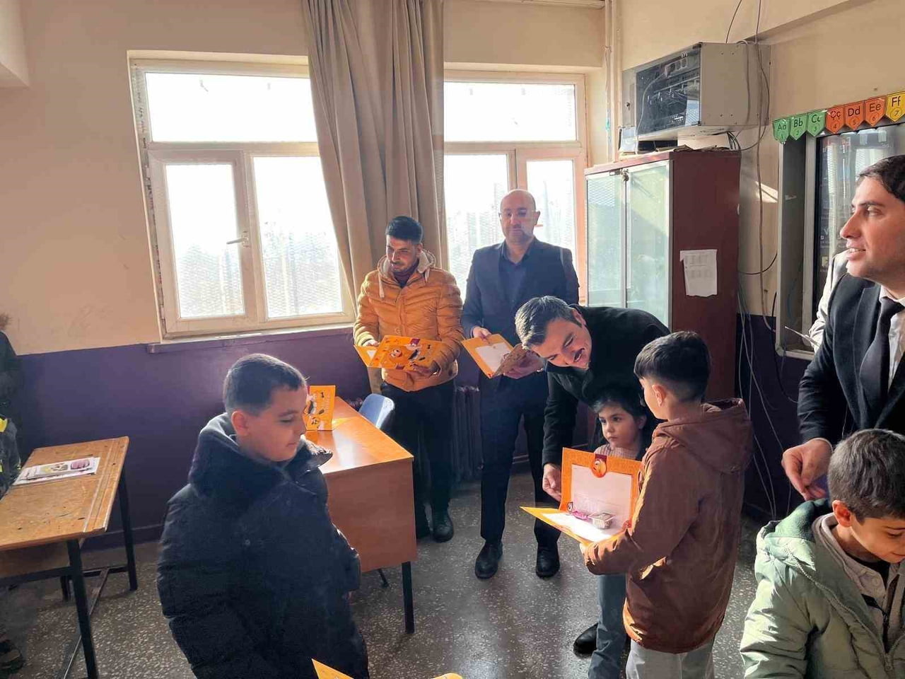 KAYMAKAM MUSTAFA ATIŞ VE İLÇE MİLLİ EĞİTİM MÜDÜRÜ MUSTAFA SABIR BİRLİKTE DİCLE ANAOKULU VE 15...