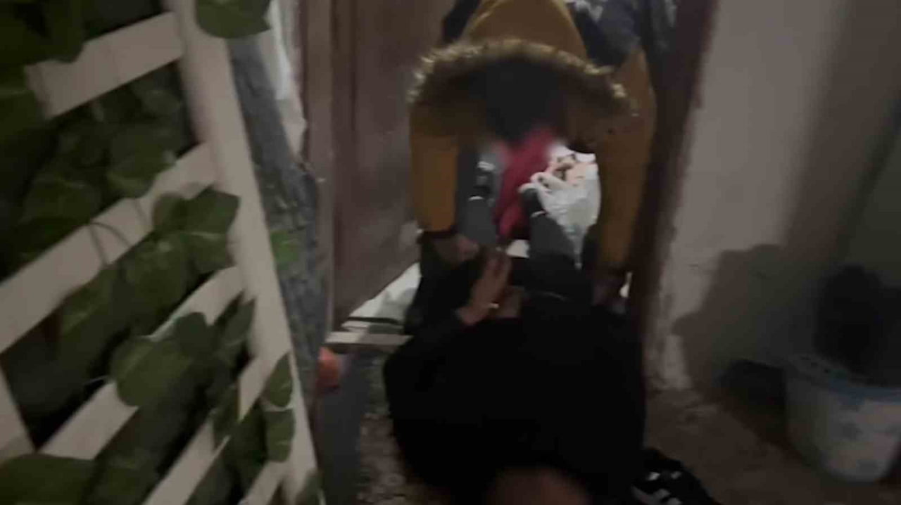 KAYSERİ'DE UYUŞTURUCUDAN ATANAN VE HAKKINDA 8 YIL KESİNLEŞMİŞ HAPİS CEZASI BULUNAN BİR KİŞİ...