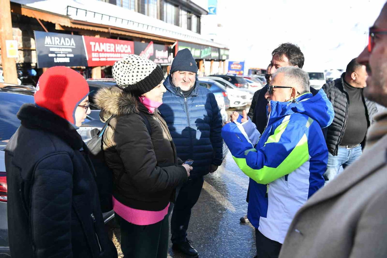 KAYSERİ BÜYÜKŞEHİR BELEDİYE BAŞKANI DR. MEMDUH BÜYÜKKILIÇ; HAFTA SONU KAYAK SEVERLERLE DOLUP TAŞAN...