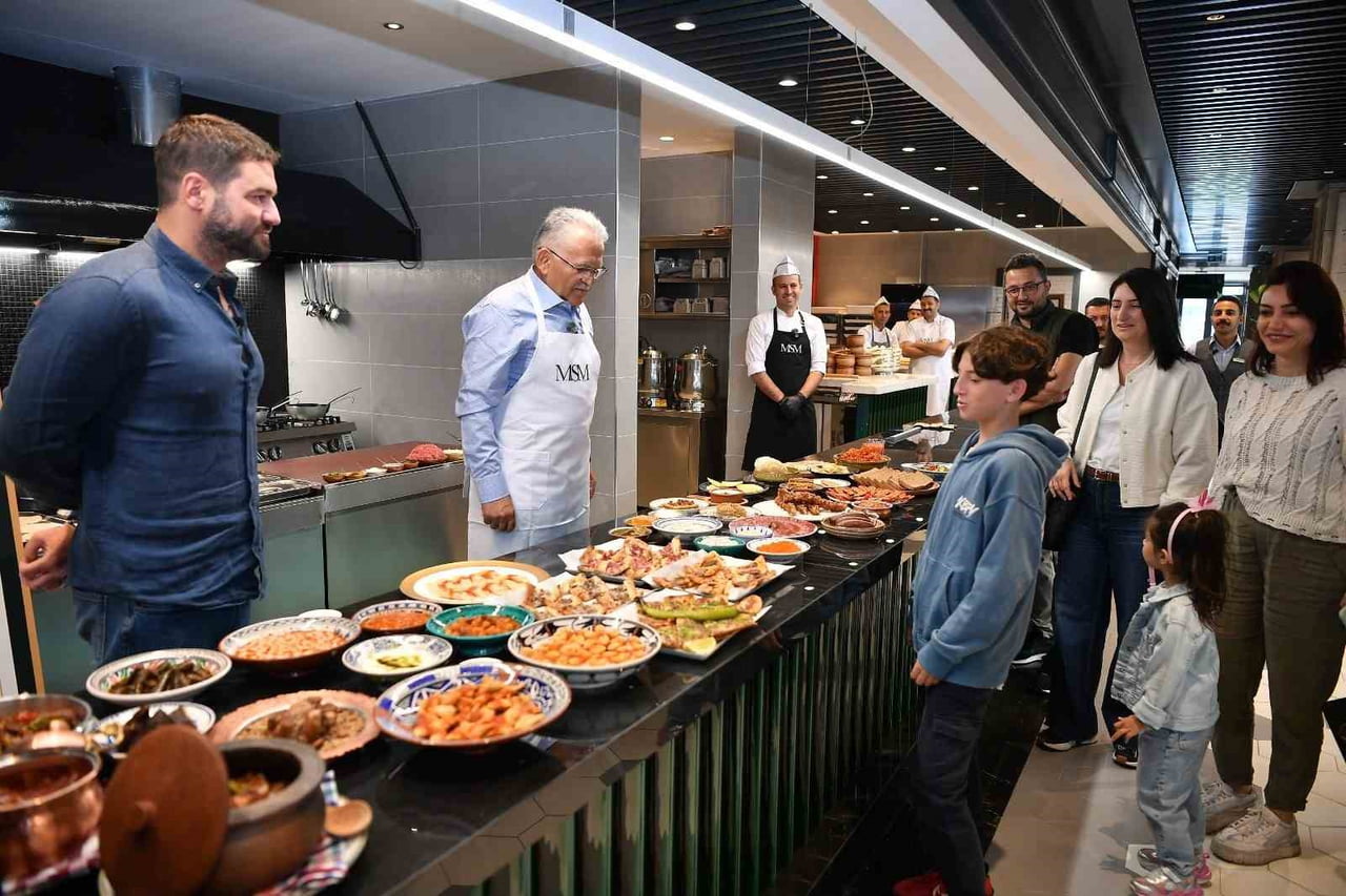 KAYSERİ BÜYÜKŞEHİR BELEDİYE BAŞKANI DR. MEMDUH BÜYÜKKILIÇ’IN RECEP TAYYİP ERDOĞAN MİLLET...