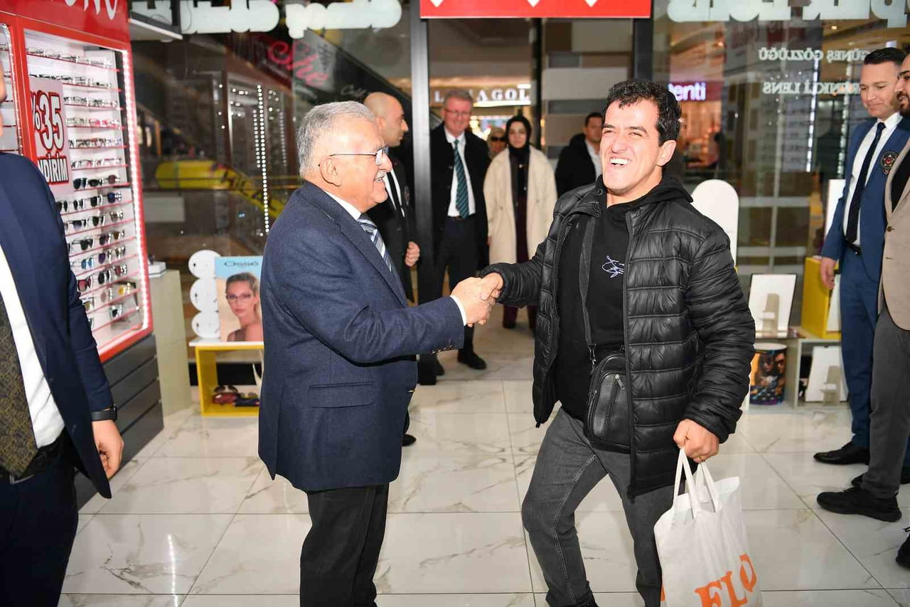 KAYSERİ BÜYÜKŞEHİR BELEDİYE BAŞKANI DR. MEMDUH BÜYÜKKILIÇ; MELİKGAZİ İLÇESİNDE AVM ZİYARETİ...