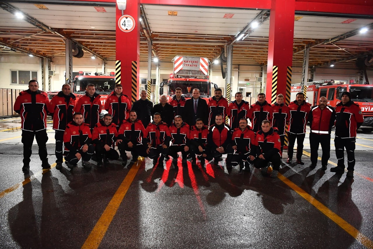 KAYSERİ BÜYÜKŞEHİR BELEDİYE BAŞKANI DR. MEMDUH BÜYÜKKILIÇ; YENİ YILA GİRERKEN POLİS, İTFAİYE VE...