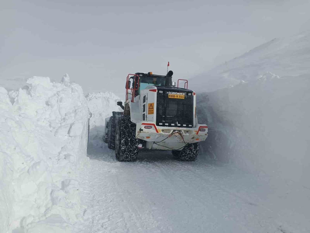 KAYSERİ BÜYÜKŞEHİR BELEDİYESİ, KAR YAĞIŞI VE TİPİ SONRASI KENT GENELİNDE ULAŞIMIN AKSAMAMASI İÇİN...