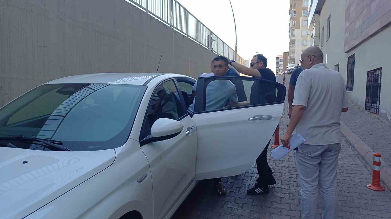 KAYSERİ’DE ÖNCEDEN ARALARINDA HUSUMET BULUNDUĞU İDDİA EDİLEN KOMŞUSUNU CAMİDE NAMAZ KILDIĞI ESNADA...