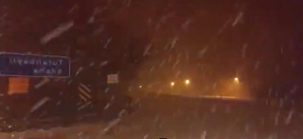 KAYSERİ-KAHRAMANMARAŞ KARAYOLU YOĞUN KAR YAĞIŞI NEDENİYLE ARAÇ TRAFİĞİNE KAPATILDI.