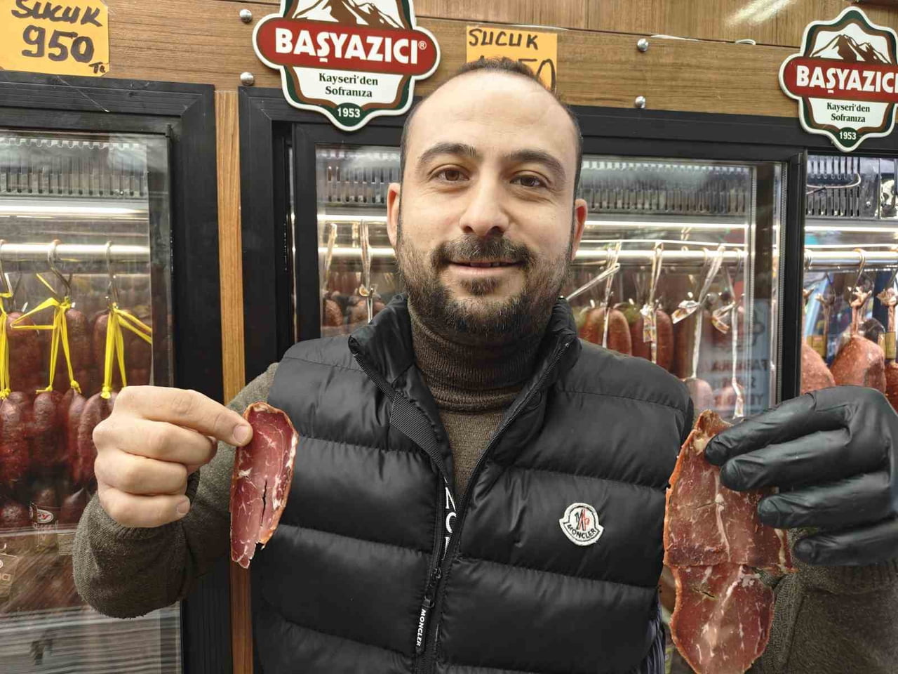 KAYSERİ’NİN TESCİLLİ LEZZETLERİNDEN OLAN VE SOFRALARI SÜSLEYEN PASTIRMANIN 1 DİLİMİ 32 TL’YE...