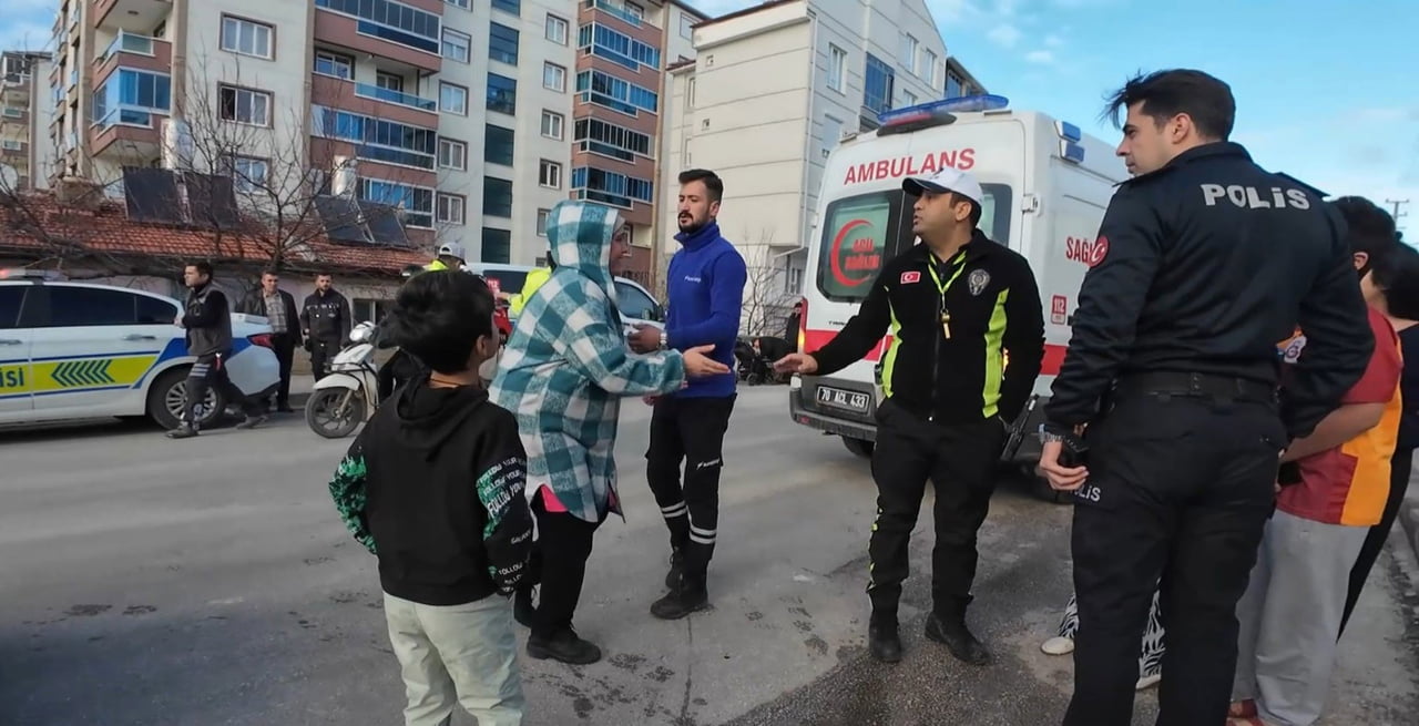 KAZAYI DUYARAK OLAY YERİNE GELEN ÇOCUĞUN ANNESİ, "BENİM ÇOCUĞUM NEREDE DİYE AĞLADI