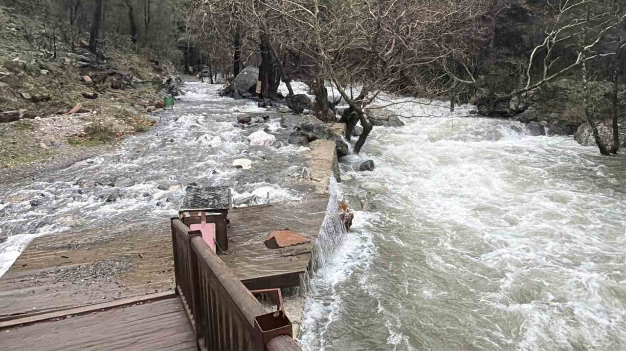 KAZDAĞLARI’NDA GEÇTİĞİMİZ GÜNLERDE ETKİLİ OLAN LODOS VE SAĞANAK YAĞIŞLAR SONRASI ANİ KAR ERİMELERİ...