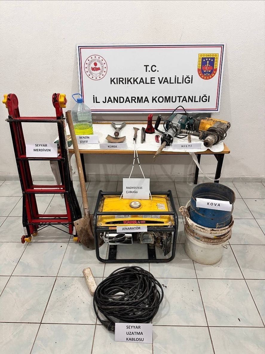 KAZIDA KULLANILDIĞI DEĞERLENDİRİLEN JENERATÖR, 2 KÜREK, 2 TAŞ KIRMA MAKİNESİ, MERDİVEN VE ÇEŞİTLİ...