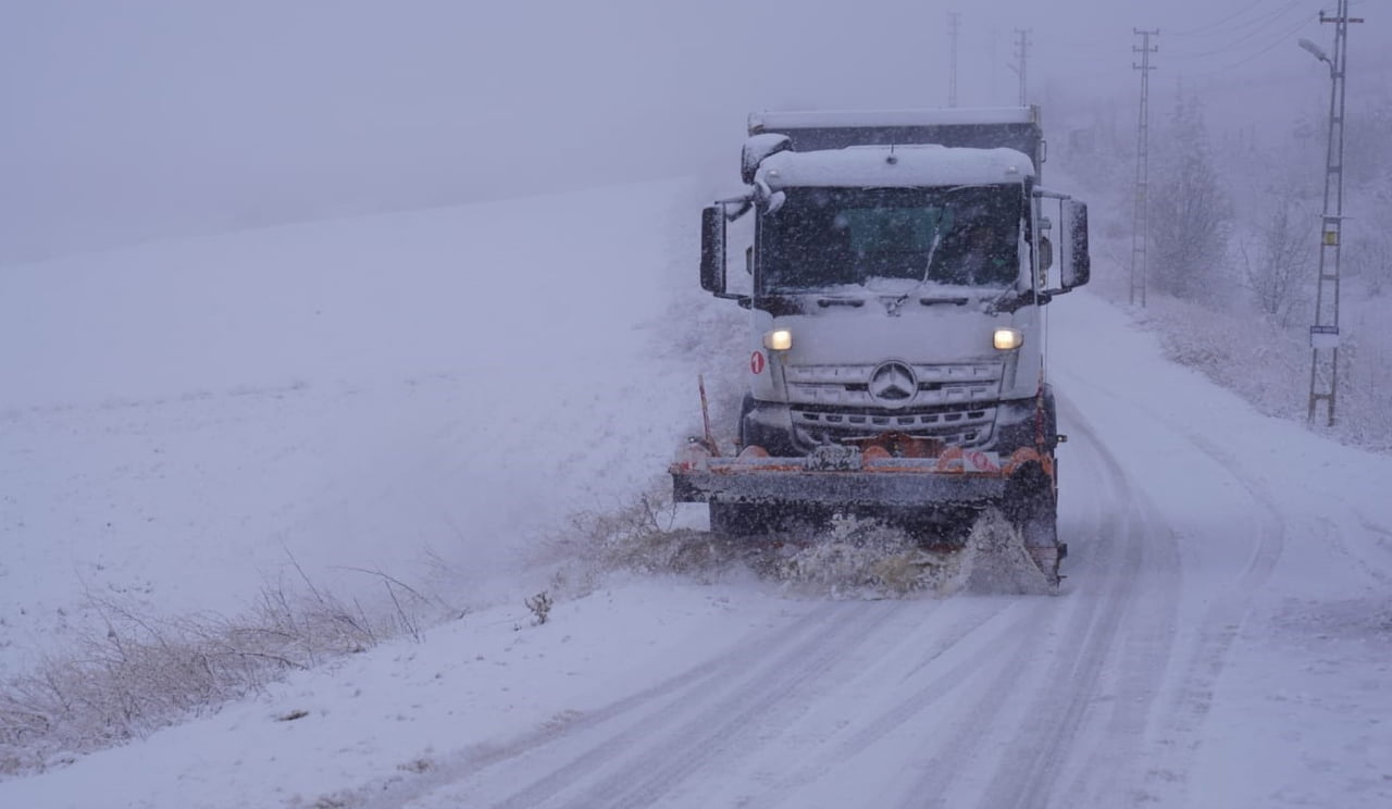 KEÇİÖREN BELEDİYESİ, ANKARA GENELİNDE ETKİLİ OLAN KAR YAĞIŞI SONRASINDA İLÇENİN ÖZELLİKLE YÜKSEK...
