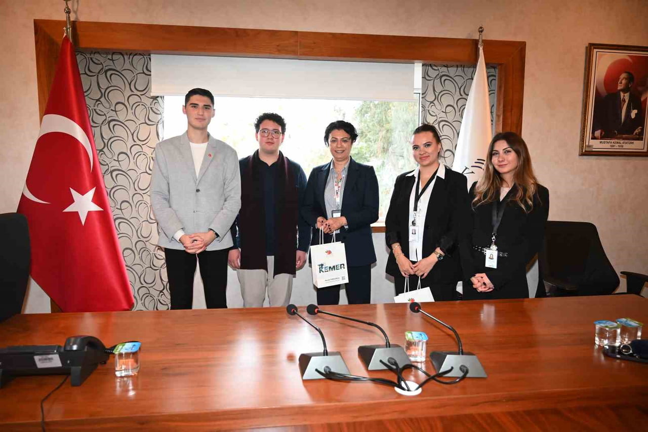 KEMER BELEDİYESİ GENÇLİK MECLİSİ BAŞKANI MEHMET YALIN ERDAL İLE LÖSEMİLİ ÇOCUKLAR VAKFI (LÖSEV)...