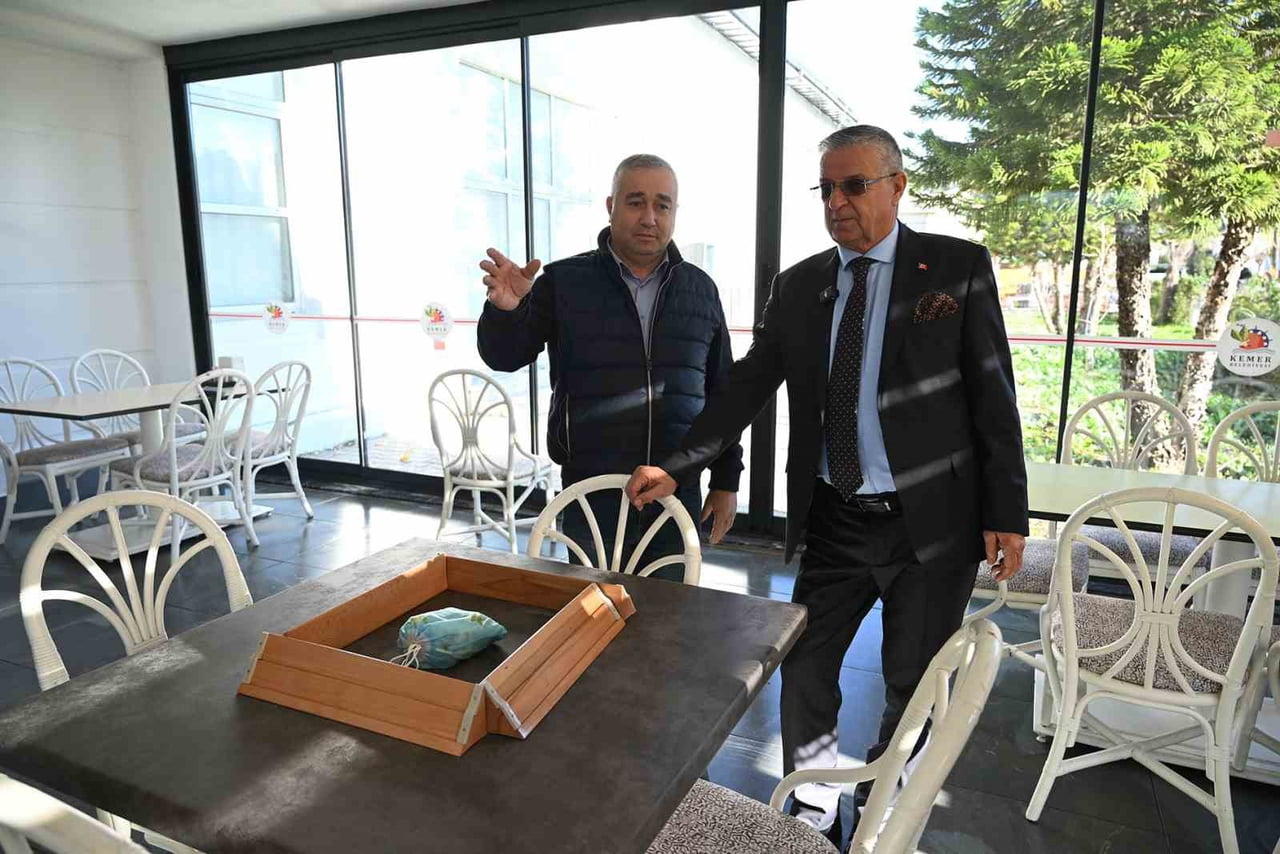 KEMER BELEDİYESİ SOSYAL BELEDİYECİLİK ANLAMINDA YAPTIĞI PROJELER ARASINDA YER ALAN KADINLAR LOKALİ...