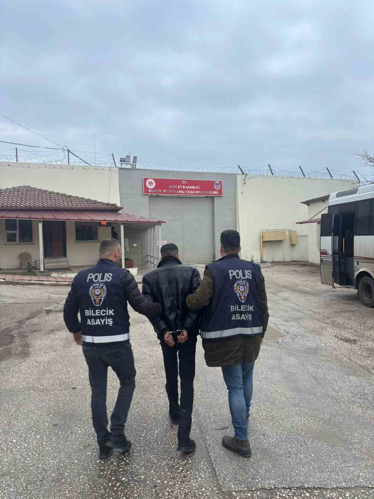 KENDİSİNİ JANDARMA OLARAK TANITARAK, 500 BİN TL’LİK DOLANDIRICILIK ÇÖKERTİLDİ