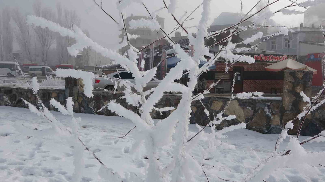 KENT GENELİNDE ETKİLİ OLAN DONDURUCU SOĞUKLAR YAŞAMI OLUMSUZ ETKİLİYOR. GECE SAATLERİNDE HAVA...