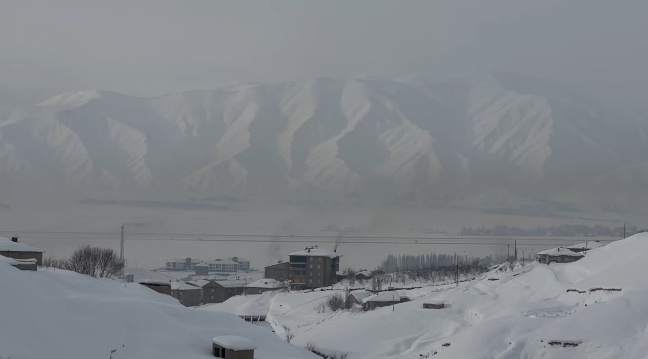 KENT GENELİNDE GECE SAATLERİNDE BAŞLAYAN VE SABAH SAATLERİNDE ETKİSİNİ ARTIRAN KAR YAĞIŞI, HAYATI...
