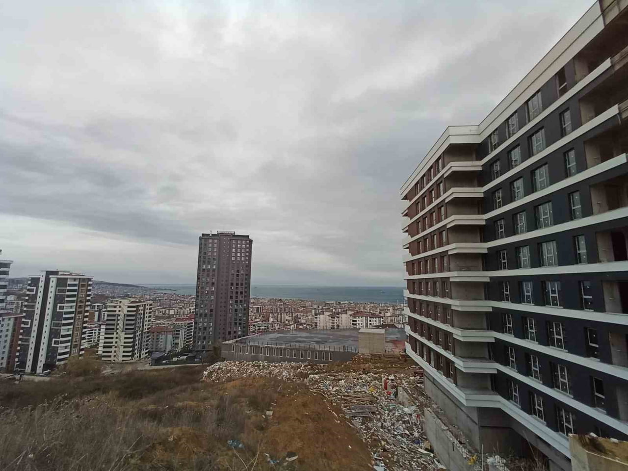 KENTTE YIL BOYUNCA GERÇEKLEŞTİRİLEN 33 BİN 665 KONUT SATIŞIYLA, SON 13 YILIN REKORU KIRILDI.