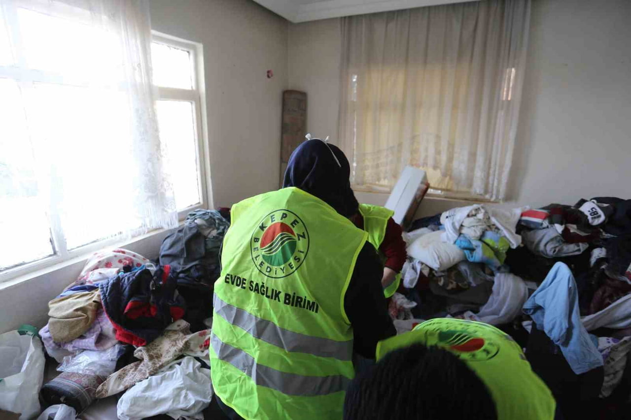 KEPEZ BELEDİYESİ, ERENKÖY MAHALLESİ’NDE YAŞAYAN ELİF GÜNDÜZ’ÜN EVİNİ BAŞTAN SONA YENİLEYEREK...