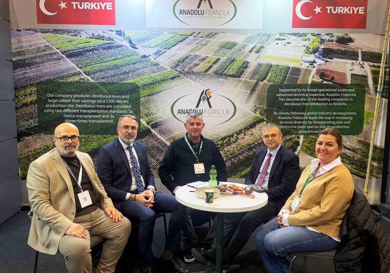 KESTEL BELEDİYESİ, KAYMAKAMLIK VE İLÇEMİZDE FAALİYET GÖSTEREN SÜS BİTKİLERİ ÜRETİCİLERİ...