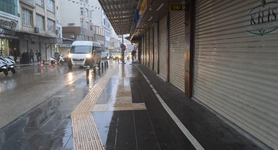 KİLİS'TE SAĞANAK YAĞIŞ ETKİLİ OLUYOR