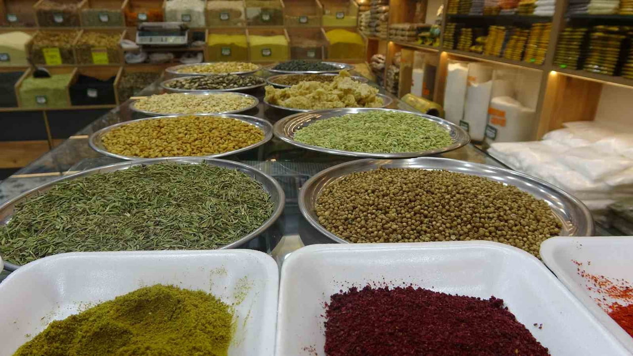 KİLİS’İN ASIRLIK LEZZETİ ZAHTER KAHVALTI SOFRALARININ ŞİFA DEPOSU