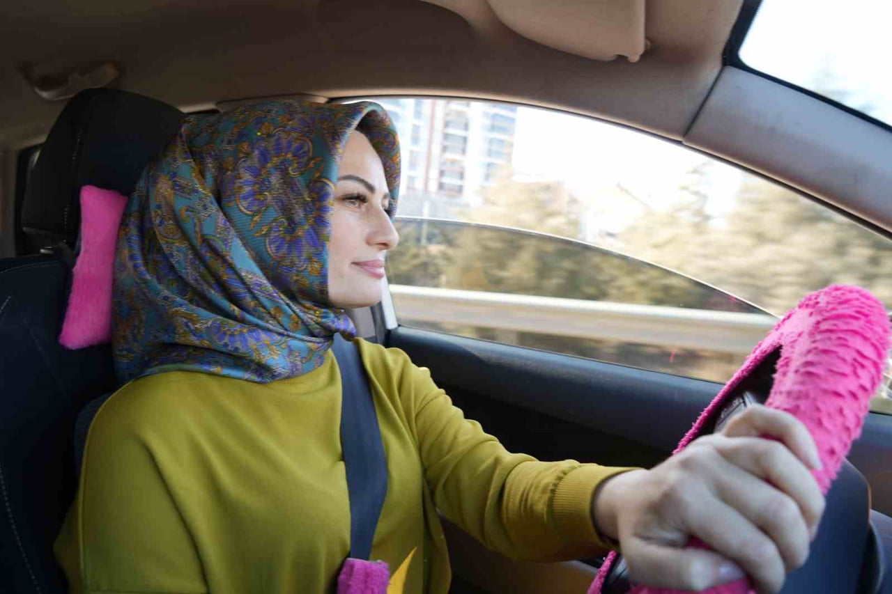 KIRIKKALE'NİN TEK KADIN TAKSİ ŞOFÖRÜ OLAN SEVDA BOZER, YALNIZCA KADINLARA YÖNELİK ULAŞIM...