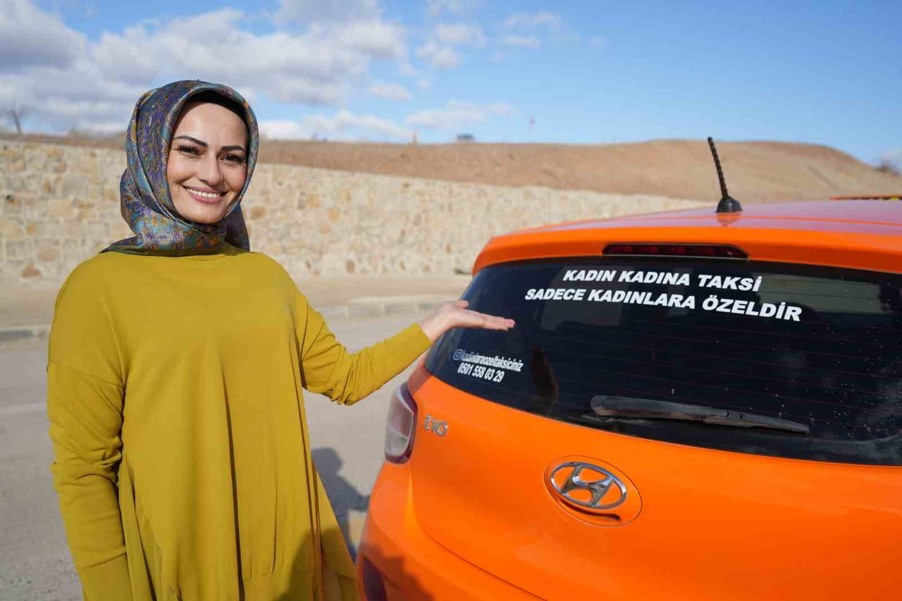 KIRIKKALE'NİN TEK KADIN TAKSİ ŞOFÖRÜ OLAN SEVDA BOZER, YALNIZCA KADINLARA YÖNELİK ULAŞIM...