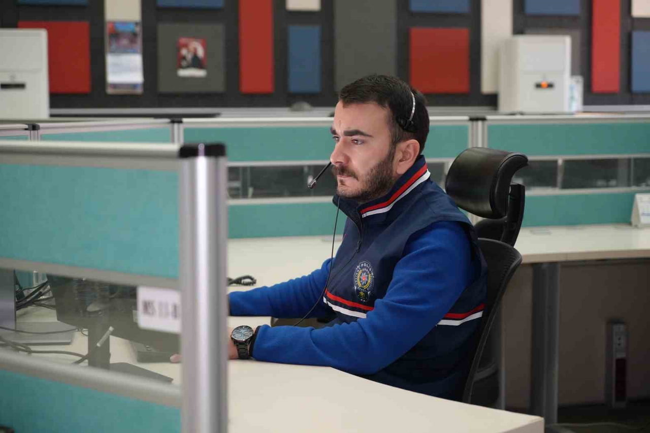 KIRIKKALE’DE KENDİSİNİ İNGİLİZ VATANDAŞI OLARAK TANITAN BİR KİŞİNİN PARA TALEBİ ÜZERİNE 112 ACİL...