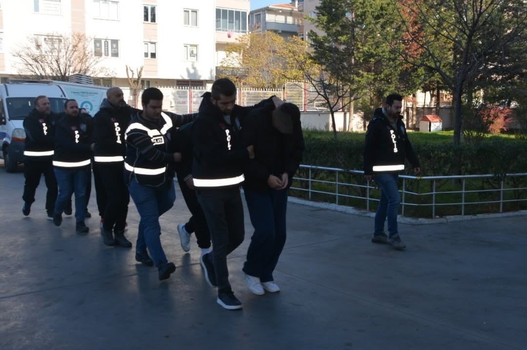 KIRKLARELİ'NİN LÜLEBURGAZ İLÇESİNDE POLİS EKİPLERİ TARAFINDAN GERÇEKLEŞTİRİLEN OPERASYONDA GASP VE...