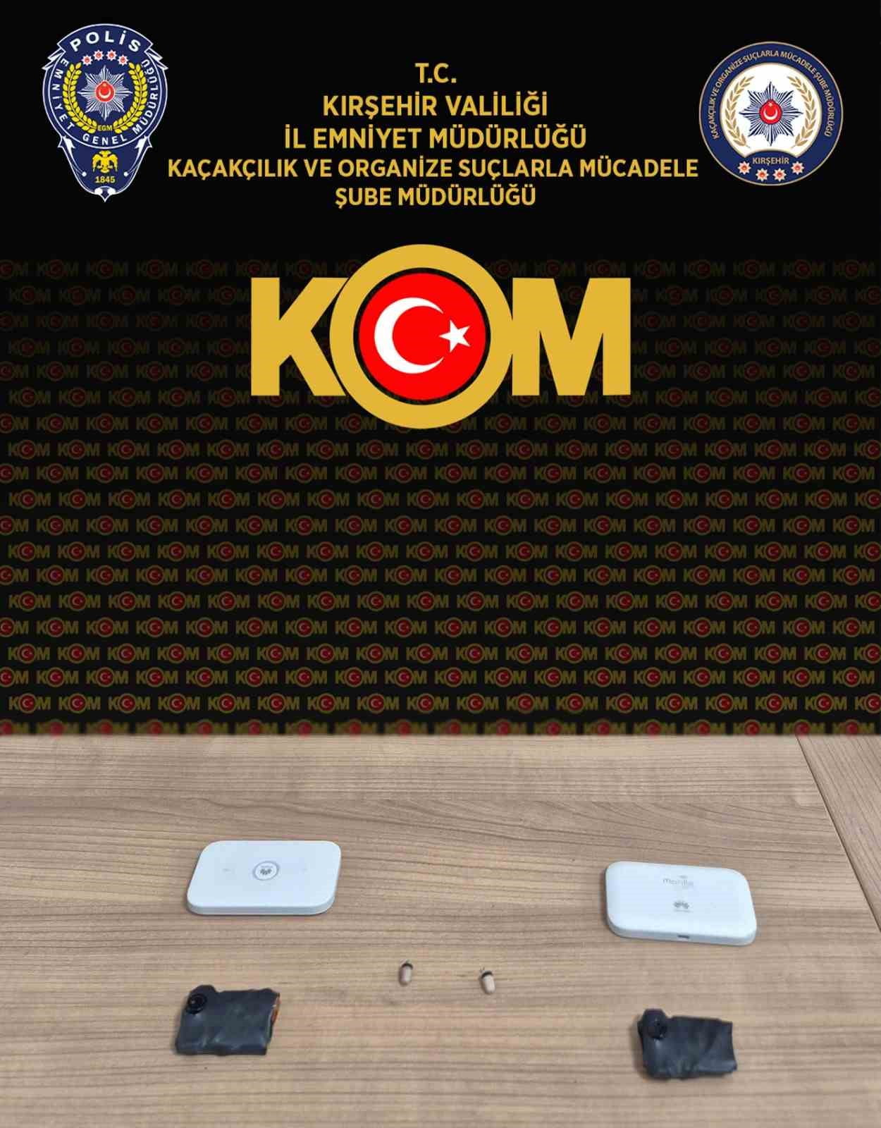 KIRŞEHİR'DE İKİ KİŞİ EHLİYET SINAVINDA KOPYA DÜZENEĞİ İLE YAKALANDI.